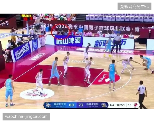 法国队暴露出中场拦截软肋，德尚需警惕高位压迫后的防守真空问题